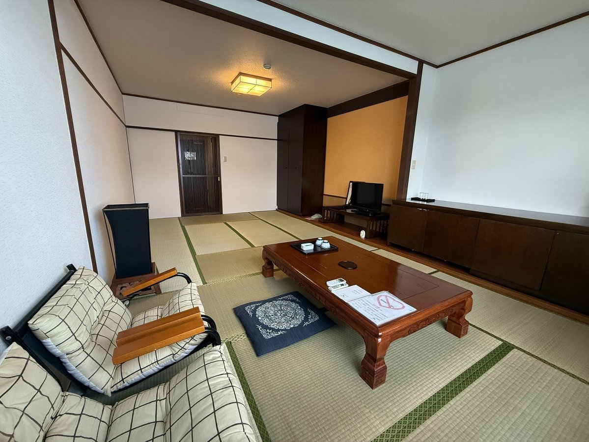 y318804ac8.jpg